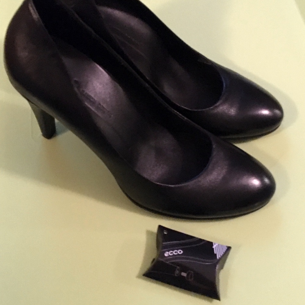 Beautiful, Like New Ecco High Heeled Pumps